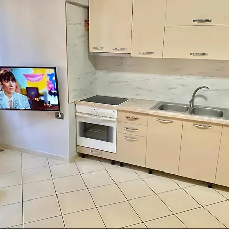 Lovely 2-bedroom Flat 1 Min Walk Apartment Golem (Tirana)