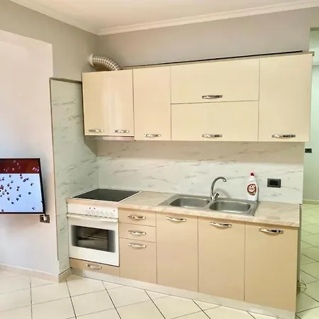 Lovely 2-bedroom Flat 1 Min Walk Golem (Tirana)