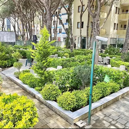 Lovely 2-bedroom Flat 1 Min Walk Apartment *