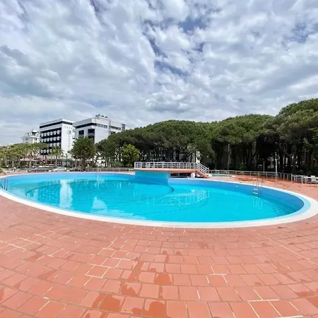 Lovely 2-bedroom Flat 1 Min Walk * Golem (Tirana)