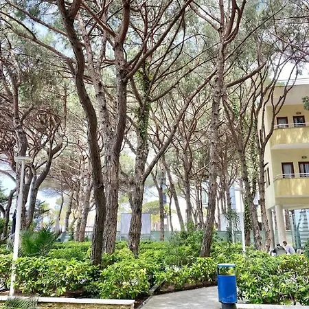 Lovely 2-bedroom Flat 1 Min Walk Apartment